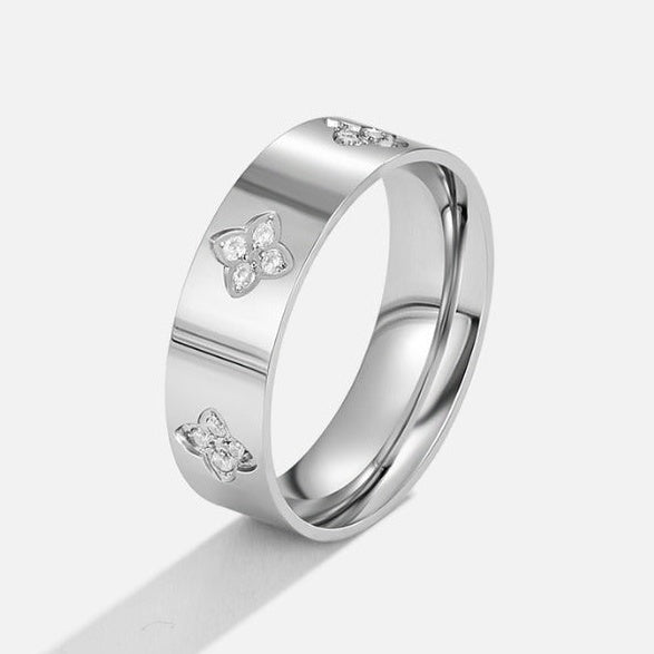 Vittoria Clover Band Ring