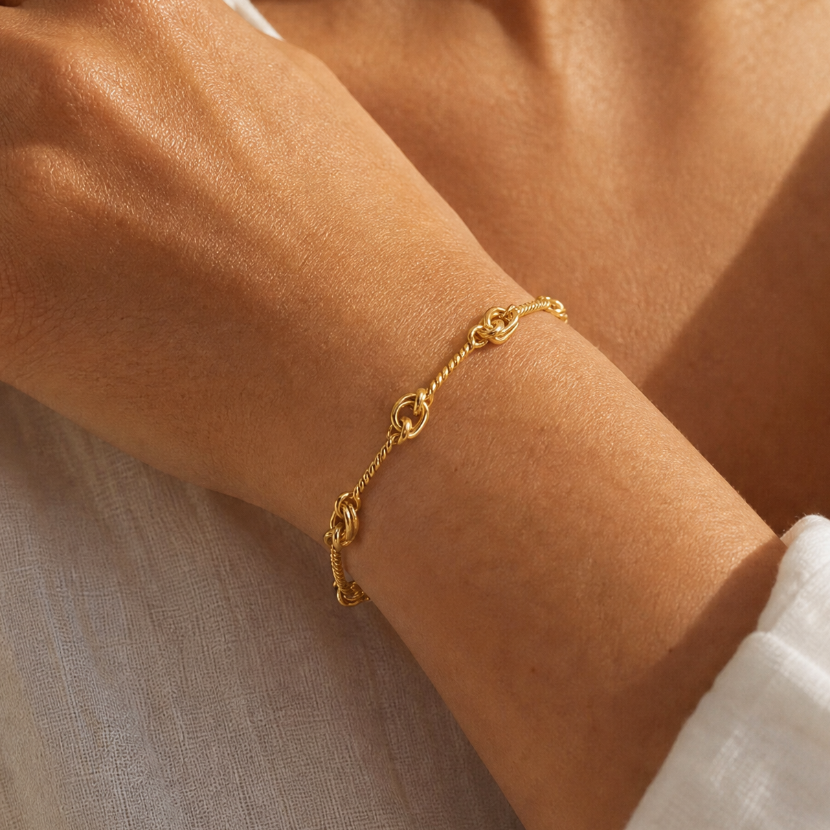 Renza Knot Chain Bracelet