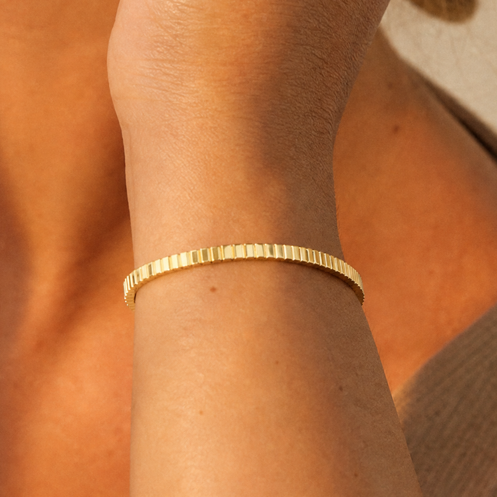 Teodora Ribbed Bangle