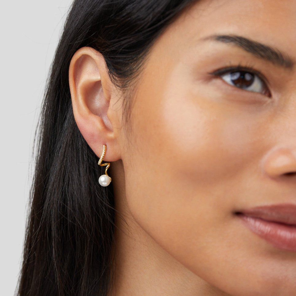Isla Pearl Wave Earrings
