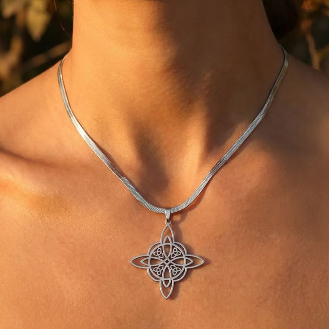 "Secret Knot" Pendant - Flat Chain