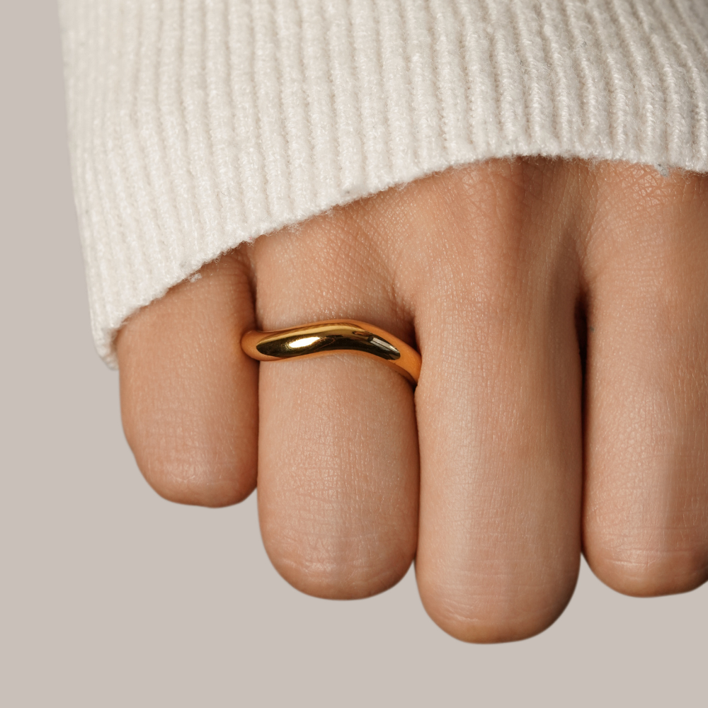 Norma Wave Band Ring
