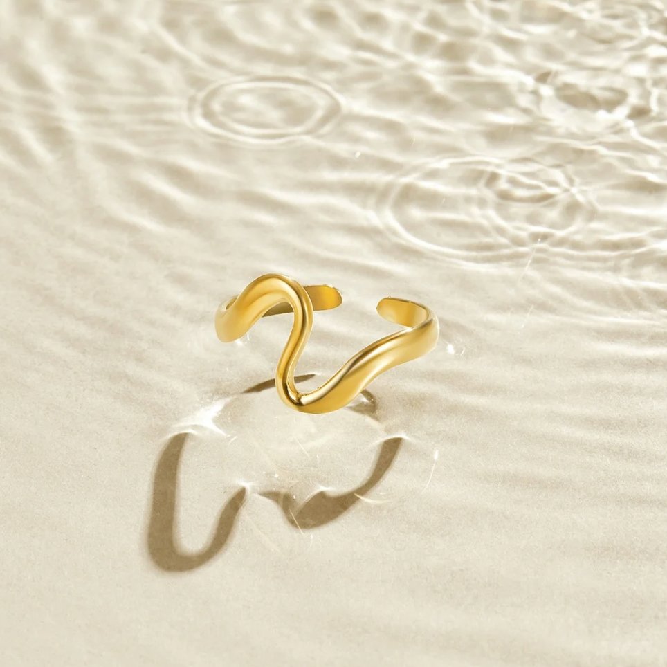 Leda Squiggle Ring