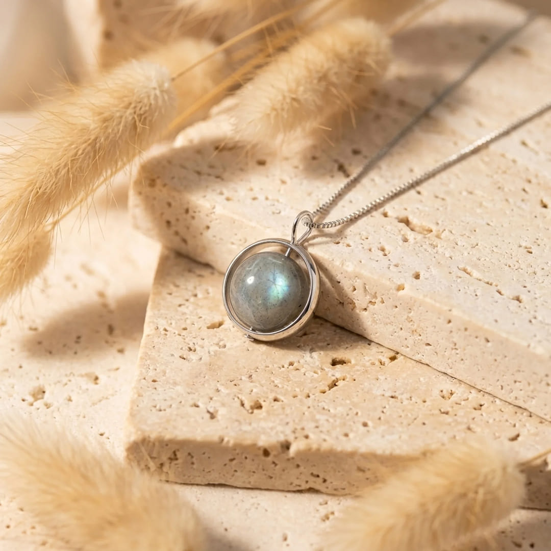 "Fine Bead" Pendant in Labradorite