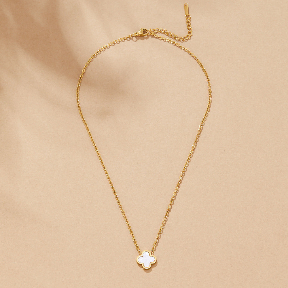 Vitalba Clover Pendant Necklace