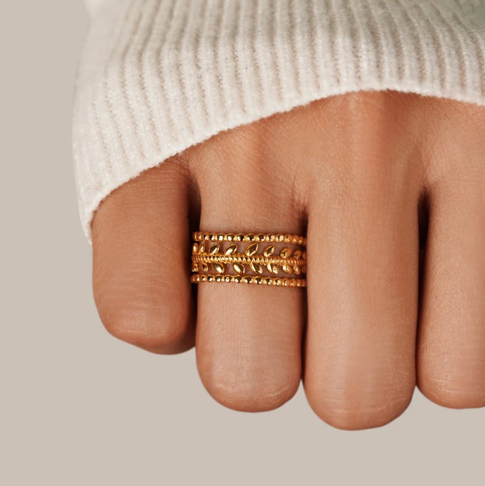 Edera Leaf Ring