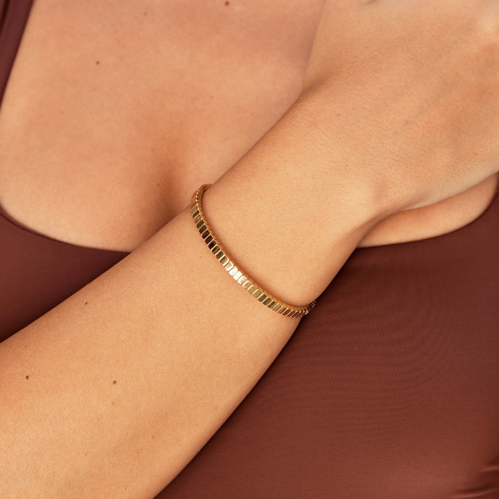 Teodora Ribbed Bangle