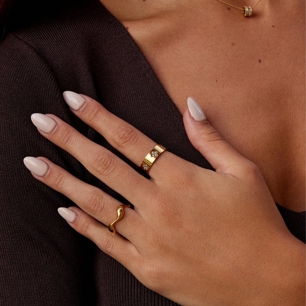 Crystal Clover Band Ring