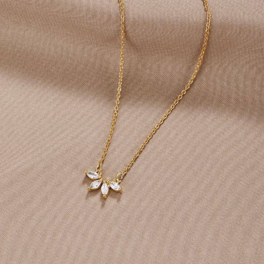 Silvia Leaf Necklace