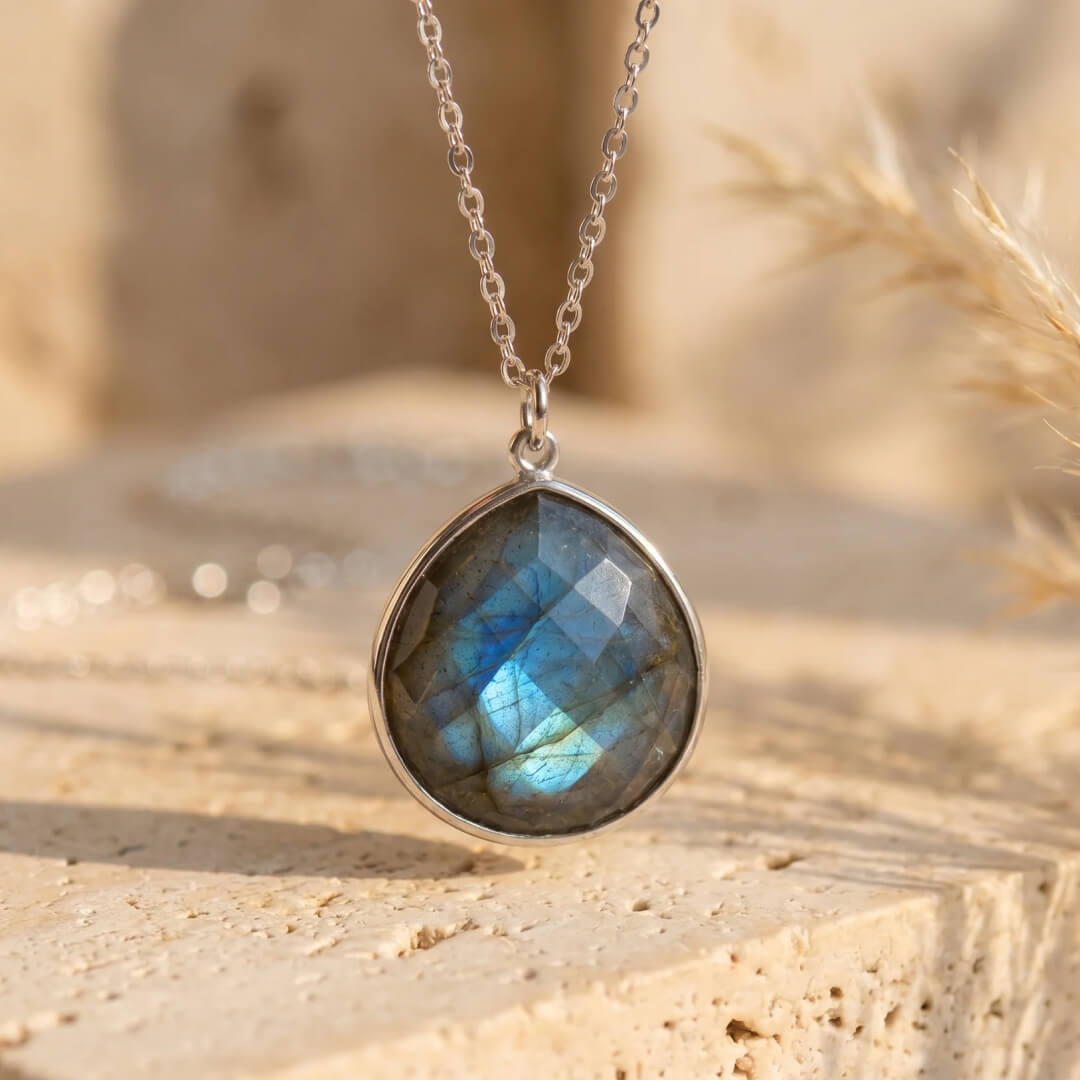 "Elegance" Pendant in Labradorite