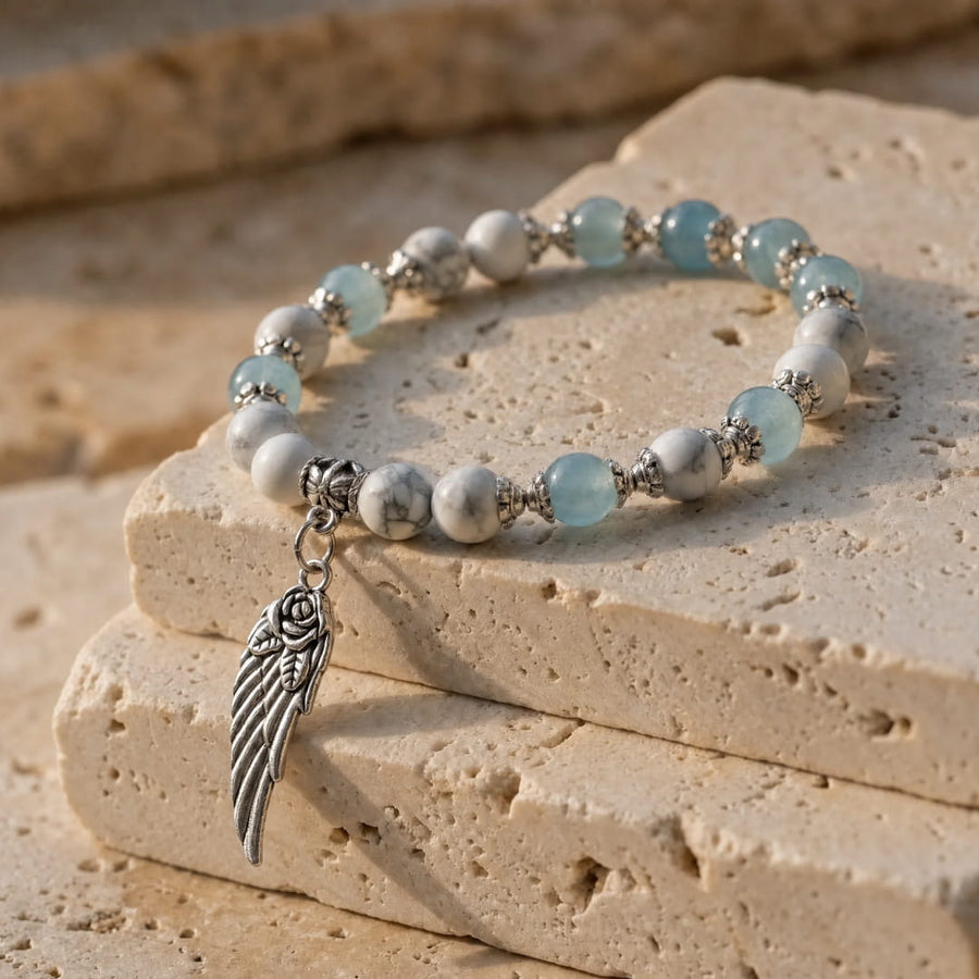 "Light Feather" Bracelet in Howlite & Aquamarine