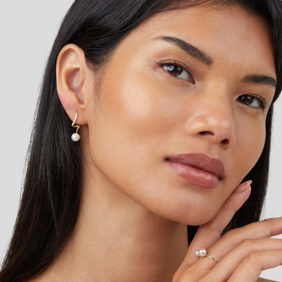 Isla Pearl Wave Earrings