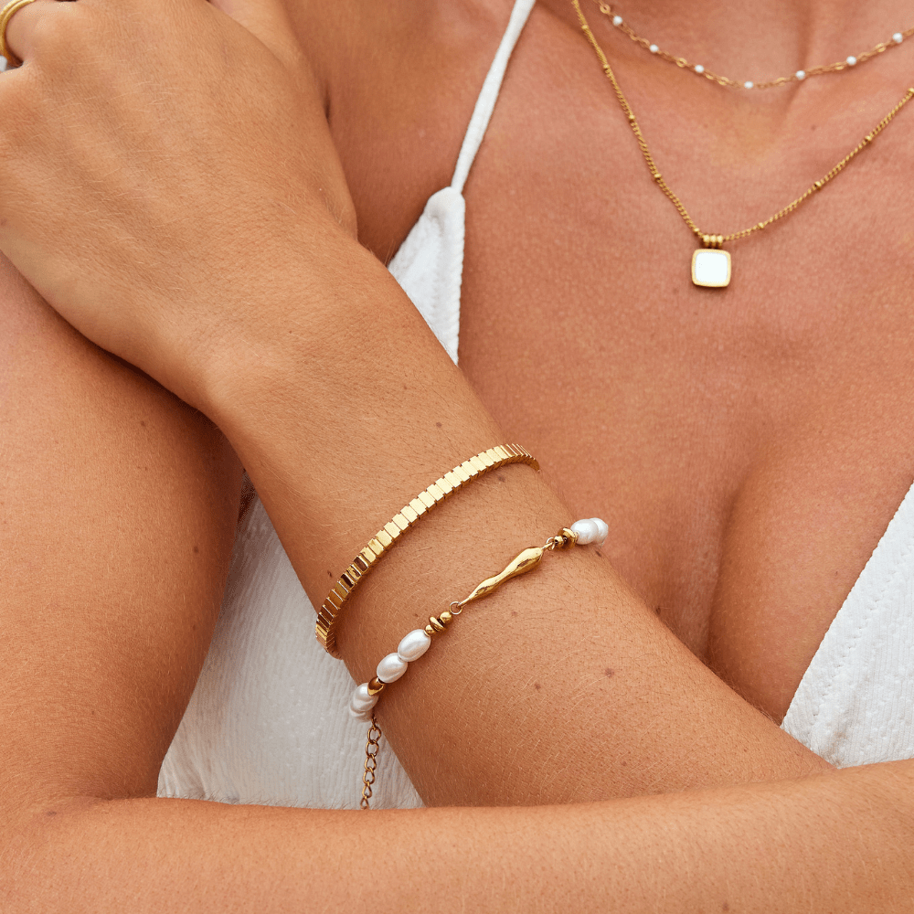 Teodora Ribbed Bangle