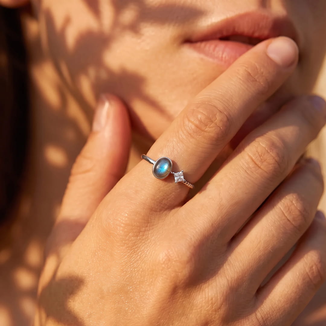 "Ésmée" Ring in Labradorite & Zircon