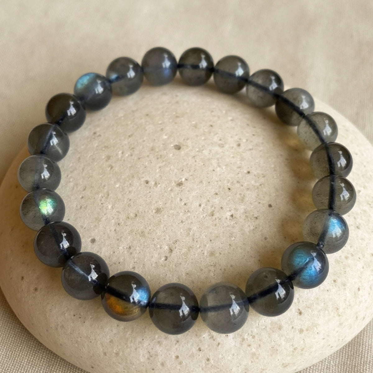 "Protection Shield" Bracelet in Labradorite