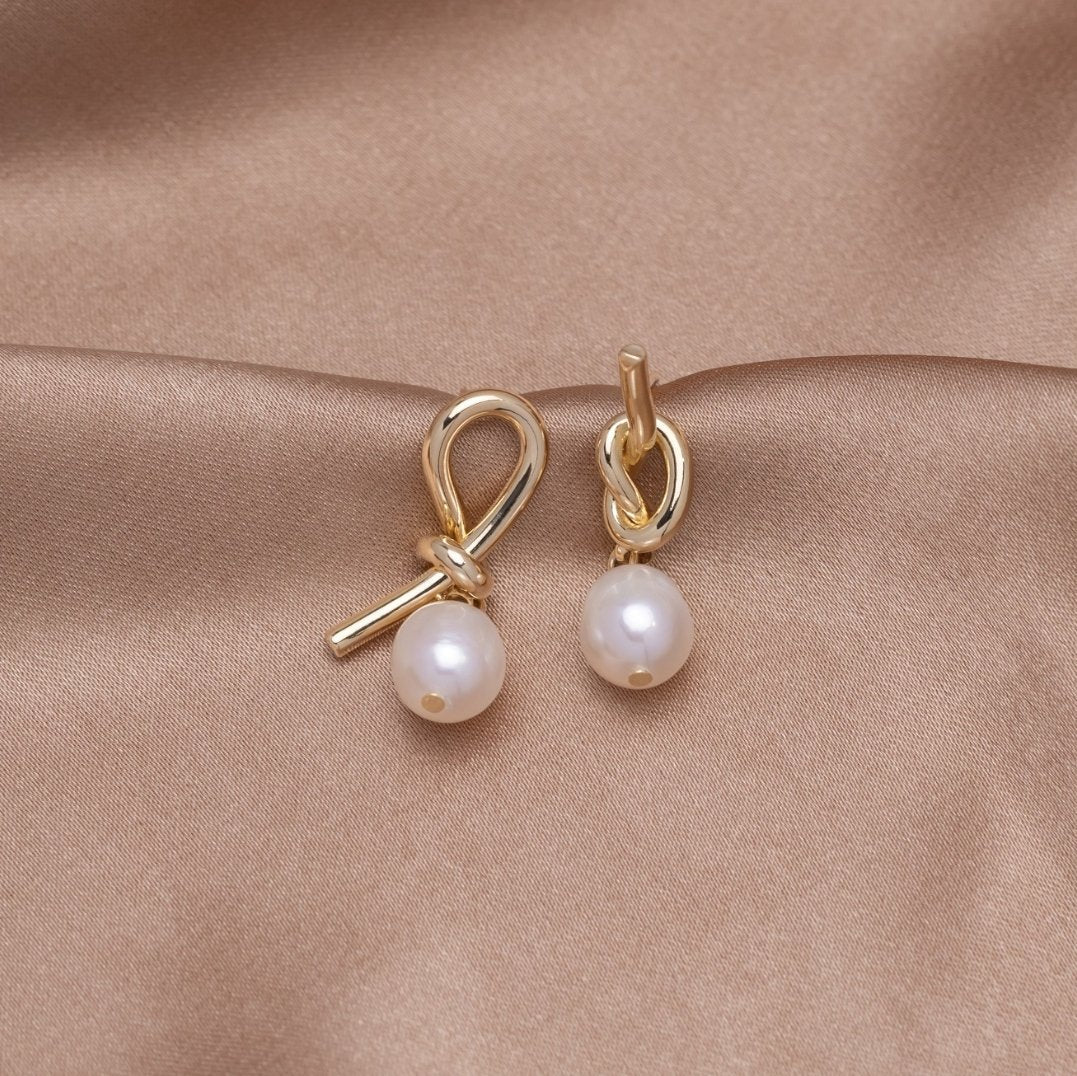 Nora Knot Pearl Earrings