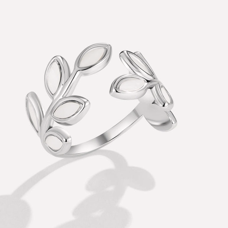 Dalia Leaf Ring