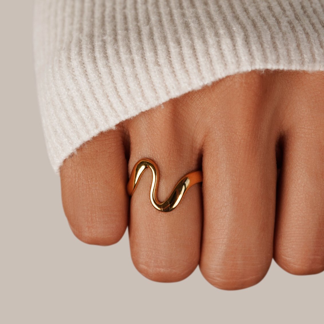 Leda Squiggle Ring