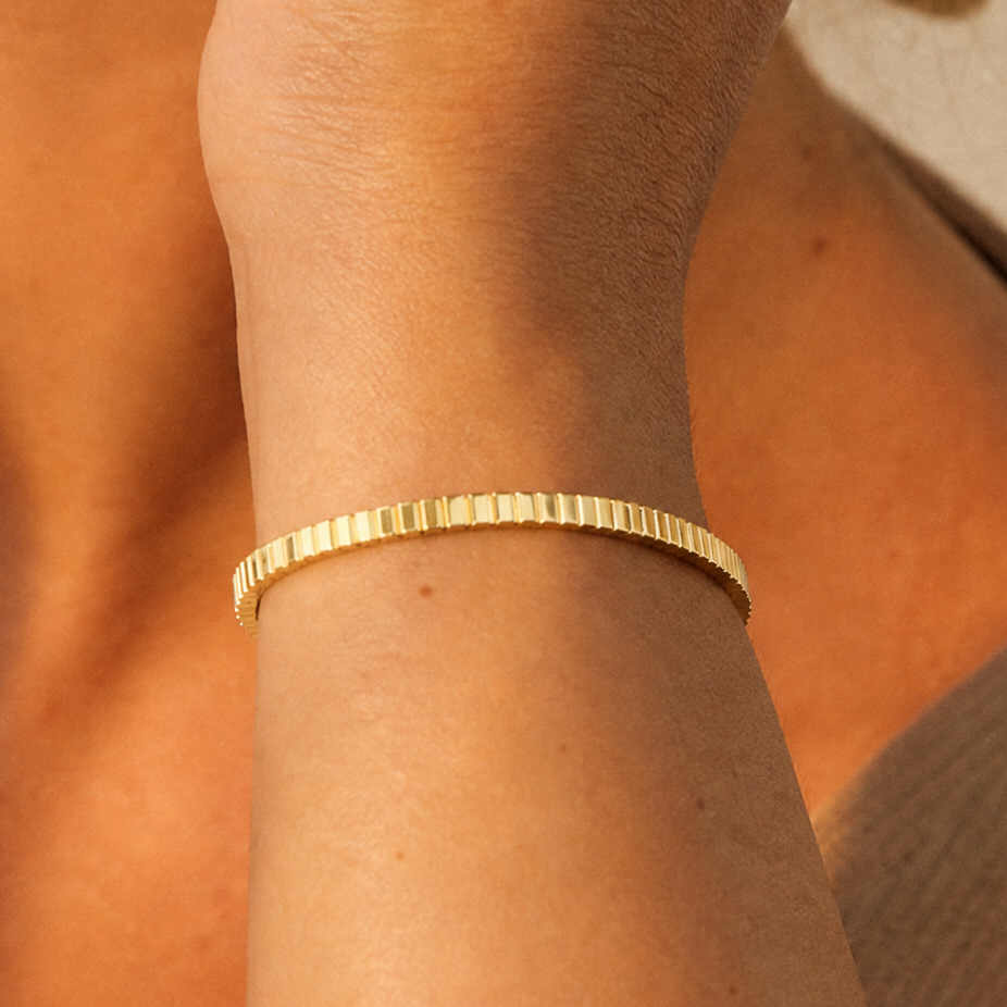 Teodora Ribbed Bangle