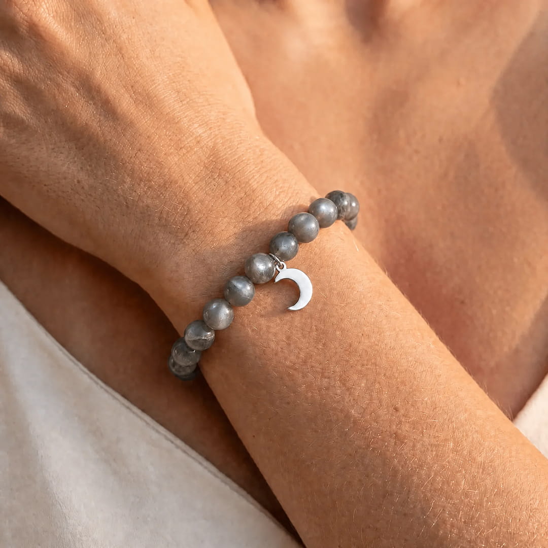 "Gleam of Mist" Bracelet in Moonstone