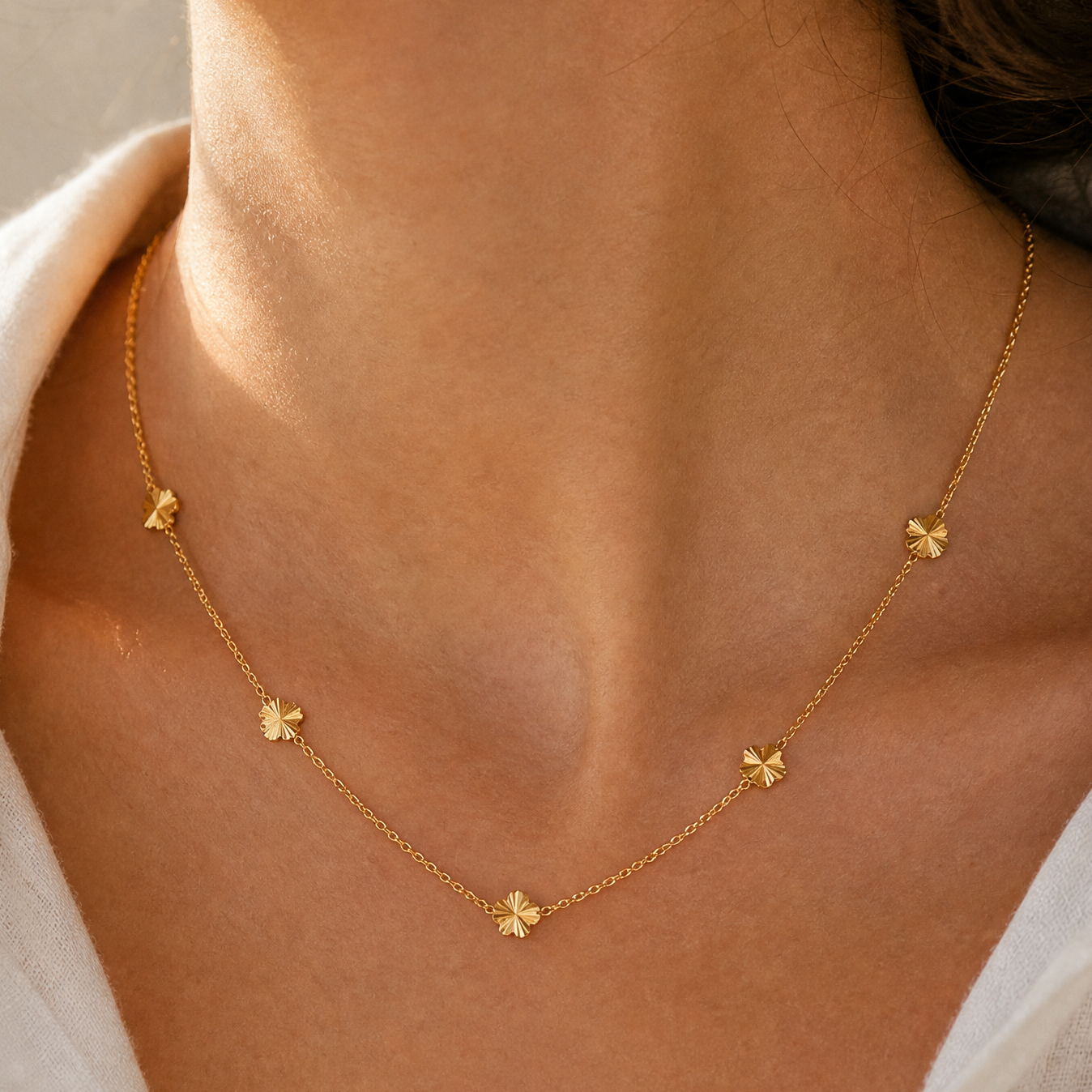 Margherita Flower Necklace