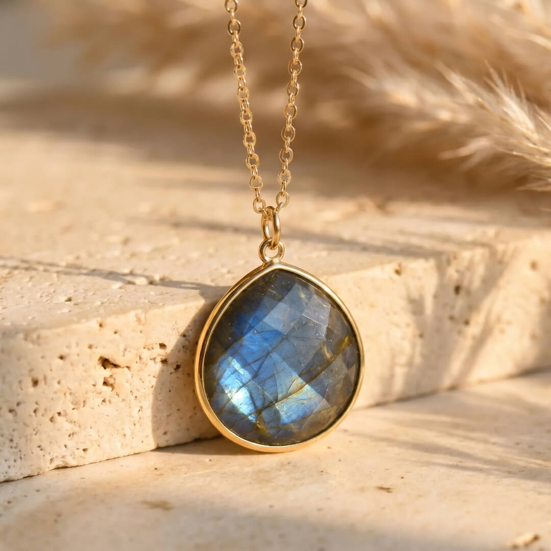 "Elegance" Pendant in Labradorite