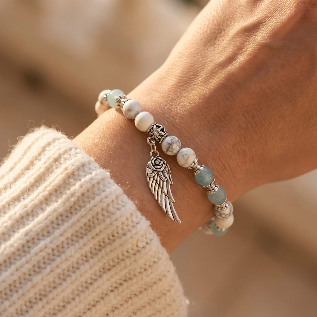 "Light Feather" Bracelet in Howlite & Aquamarine