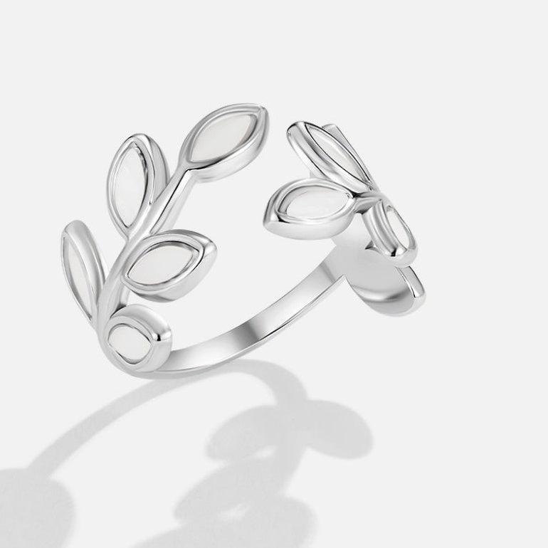 Dalia Leaf Ring