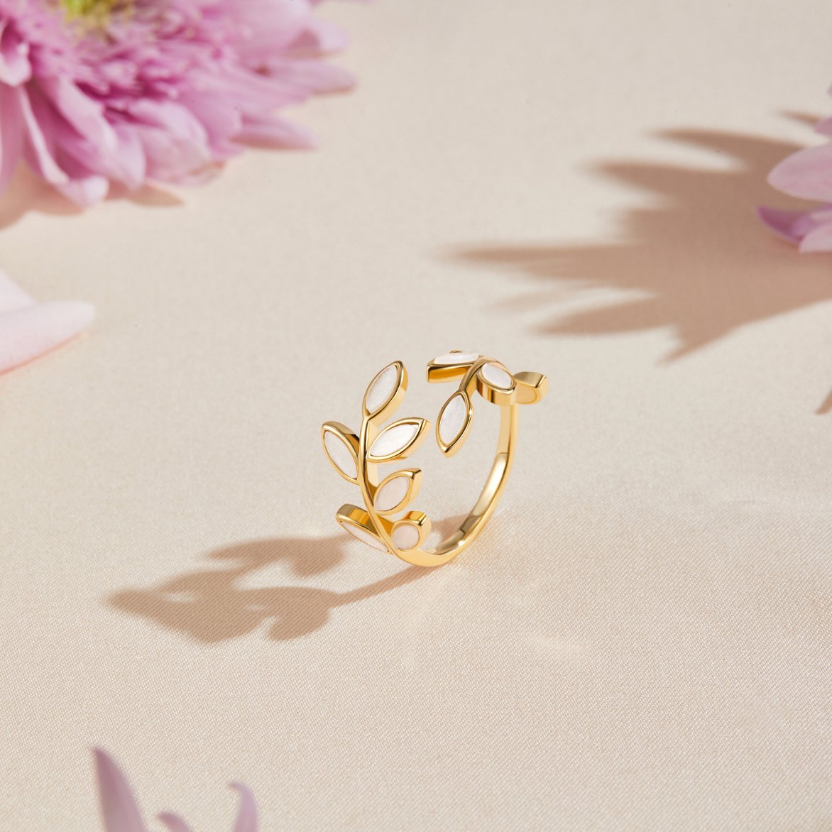 Dalia Leaf Ring
