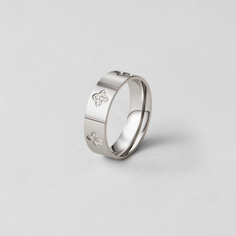 Crystal Clover Band Ring